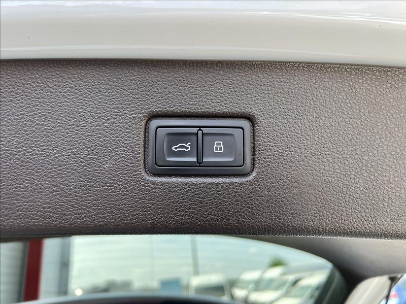 Audi Q7 3,0 TDi  MATRIX  VZDUCH  200kW - fotka 17 z 54