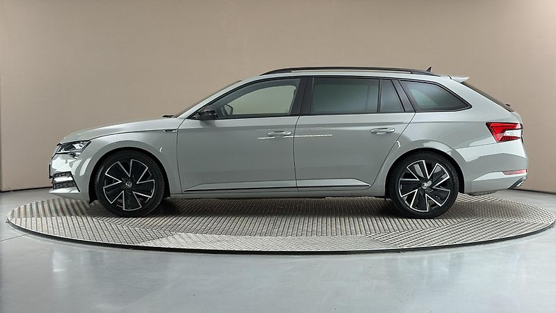 Škoda Superb 1.5 TSI Sportline Combi - fotka 4 z 30
