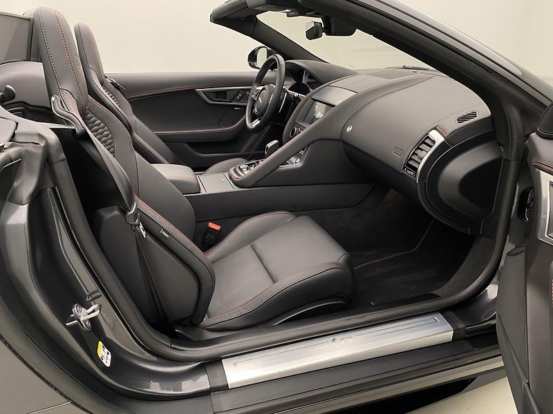 Jaguar F-Type R 5.0 423kW AWD AUT  - fotka 20 z 49