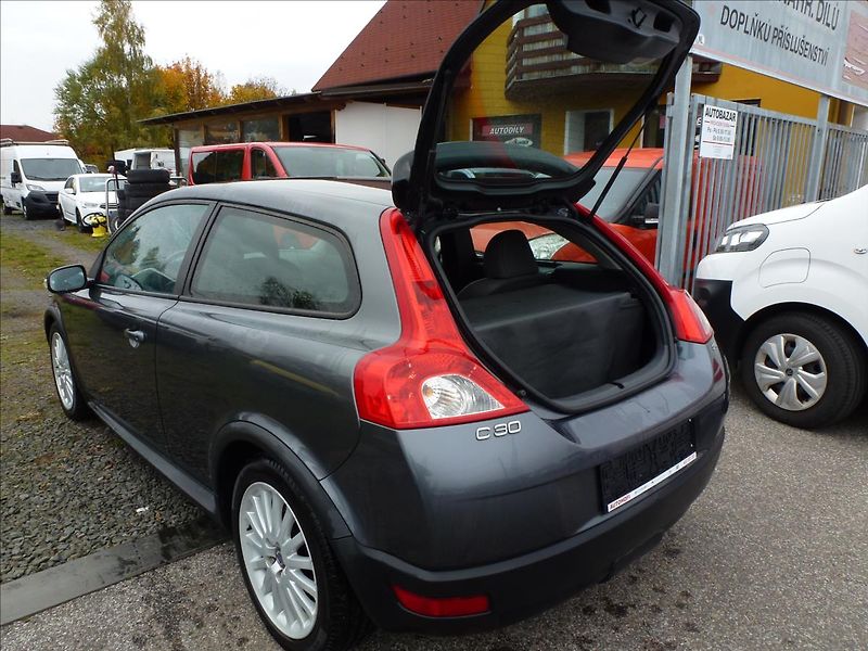 Volvo C30 2,0 i 16V Titanium Grey - fotka 24 z 62