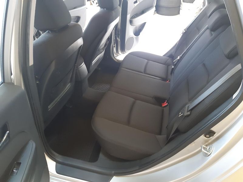 Hyundai i30 1.6 i Combi KLIMA zadáno !!! - fotka 14 z 18