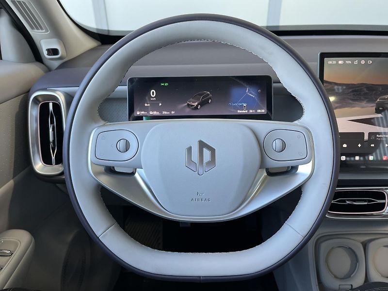 Leapmotor B10 (2026) DESIGN HYBRID EV, světlý int. - fotka 9 z 17