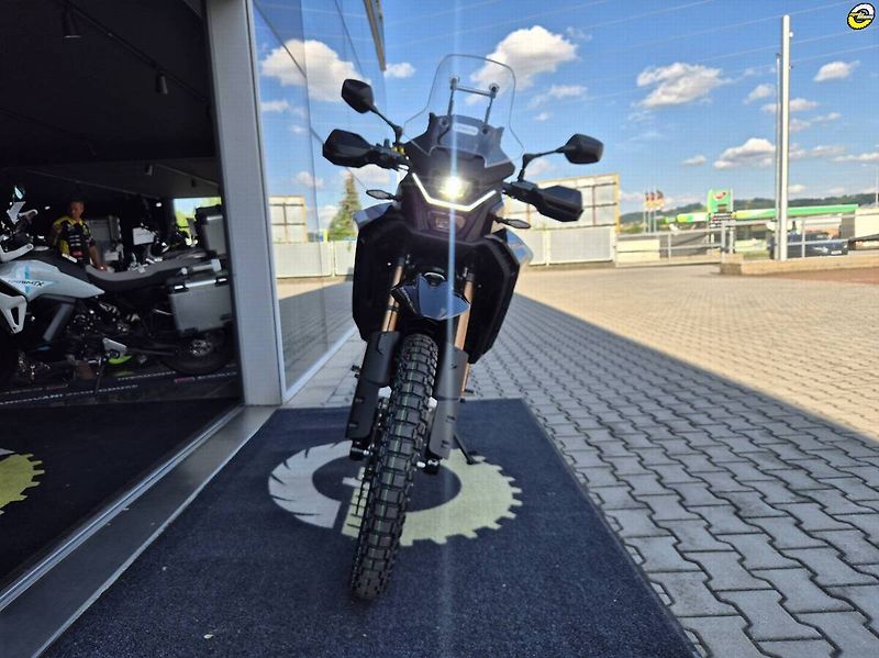 CFMOTO 450 MT-R (2026) RX Akrapovič Edition - fotka 13 z 23
