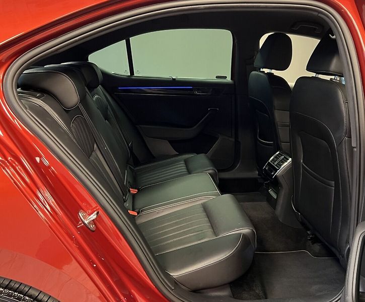 Škoda Superb 2,0 TDI DSG Laurin & Klement - fotka 18 z 22