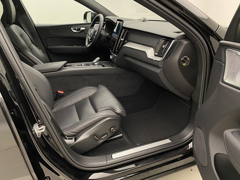 Volvo XC60 T8 AWD RECHARGE REZERVACE - fotka 24 z 65