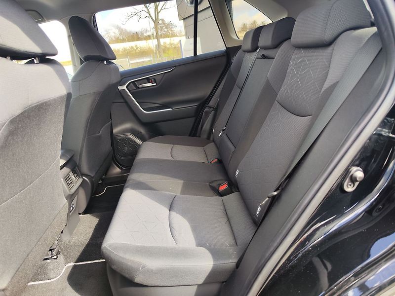 Toyota RAV4 2.5 HEV/163kW Comort AT - fotka 14 z 29