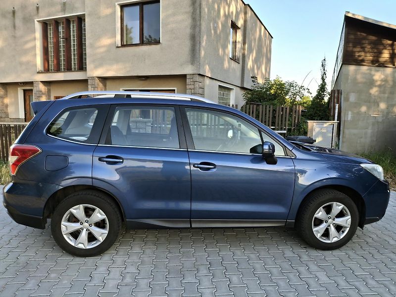 Subaru Forester 2.0 4x4 FACELIT  Rezervace  - fotka 14 z 46