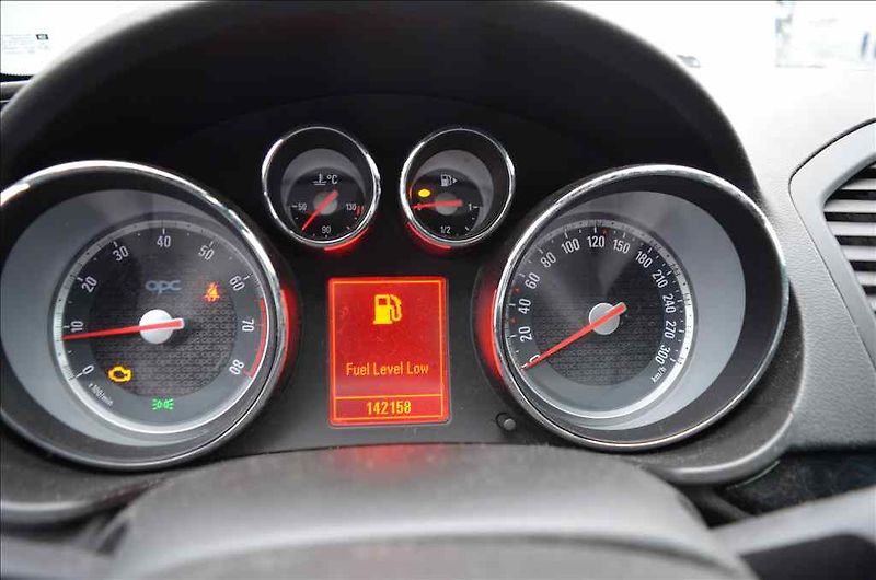 Opel Insignia (2011) ST 2,8 OPC 4X4 - fotka 19 z 25