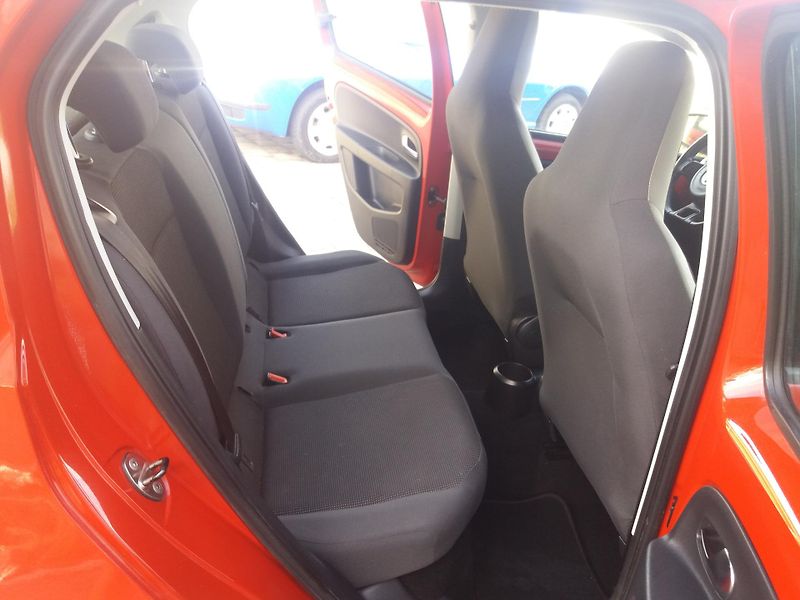 Volkswagen up! 1.0i,55kW,  ZADÁNO!!! - fotka 25 z 30