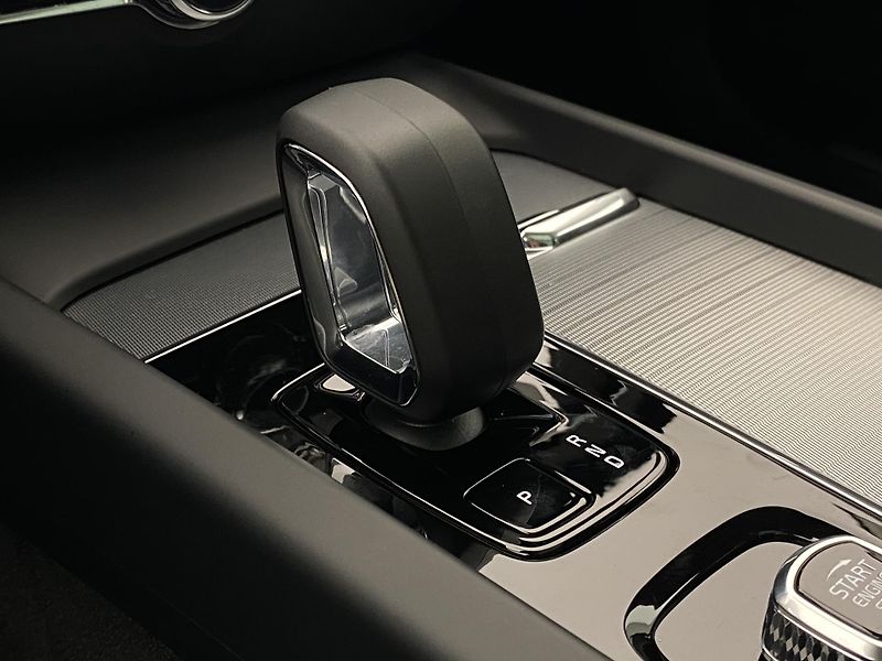 Volvo V60 B4 DARK PLUS AUT  - fotka 28 z 59