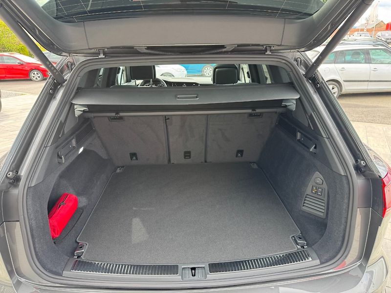 Volkswagen Touareg (2025) R-Line 3.0 TDI 4Motion 210kW - fotka 30 z 47