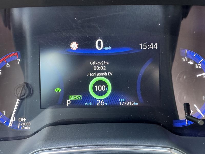 Toyota Corolla (2022) 1.8 HYBRID E-Cvt COMFORT ČR - fotka 13 z 25