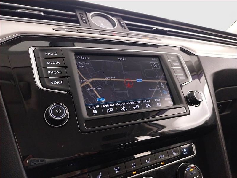 Volkswagen Passat (2015) Highline 2.0 BiTDI, 4X4 - fotka 13 z 29