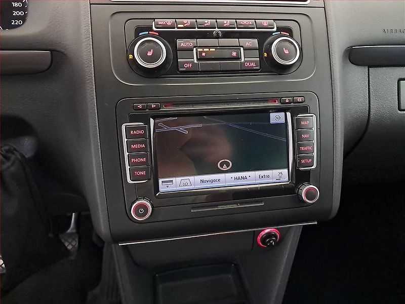 Volkswagen Touran (2011) 1.4 TSI, 7 míst, Navi - fotka 13 z 21