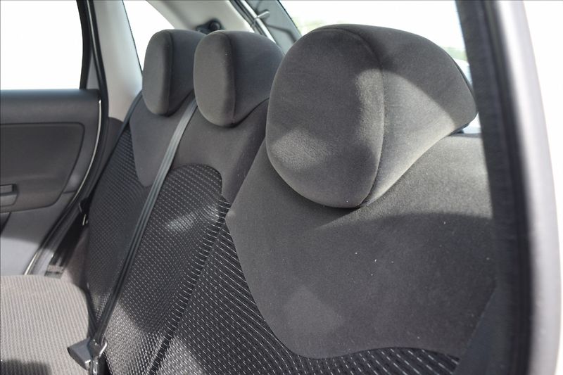 Citroën C3 1,4 i 54KW ALU NÍZKÝ NÁJEZD KM - fotka 16 z 35