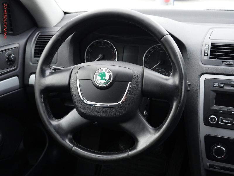 Škoda Octavia (2012) 1.2 TSI, ČR, AC, STK4/28 - fotka 13 z 16