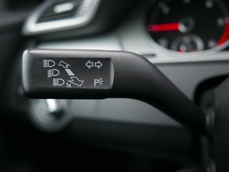 Volkswagen Passat 1,6 TDI 77kW Kombi - fotka 27 z 38