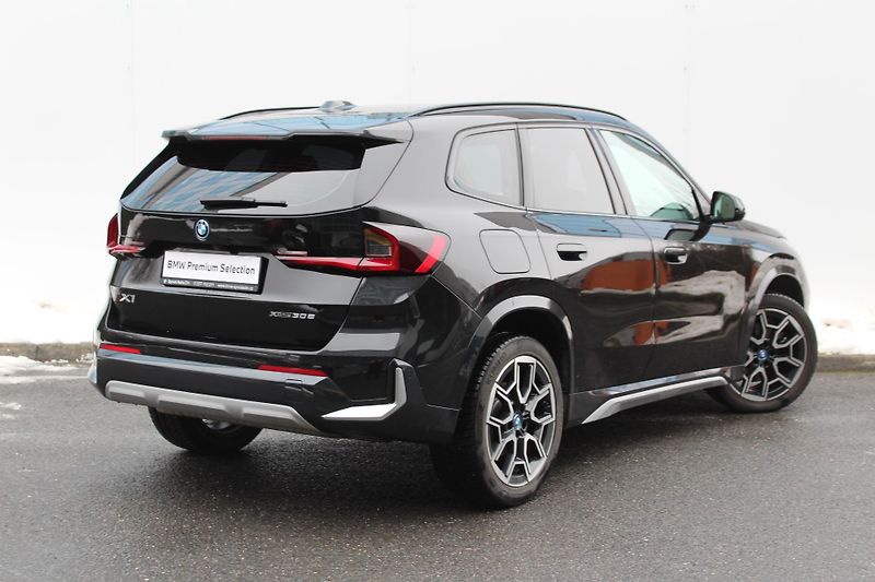 BMW X1 xDrive30e - fotka 2 z 22
