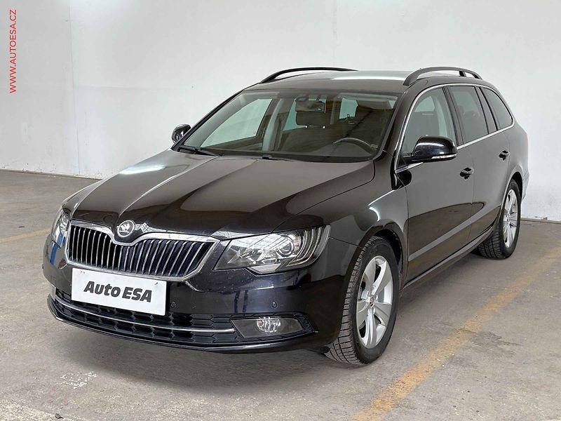 Škoda Superb (2014) 2.0 TDi, DSG, xenon - fotka 3 z 17