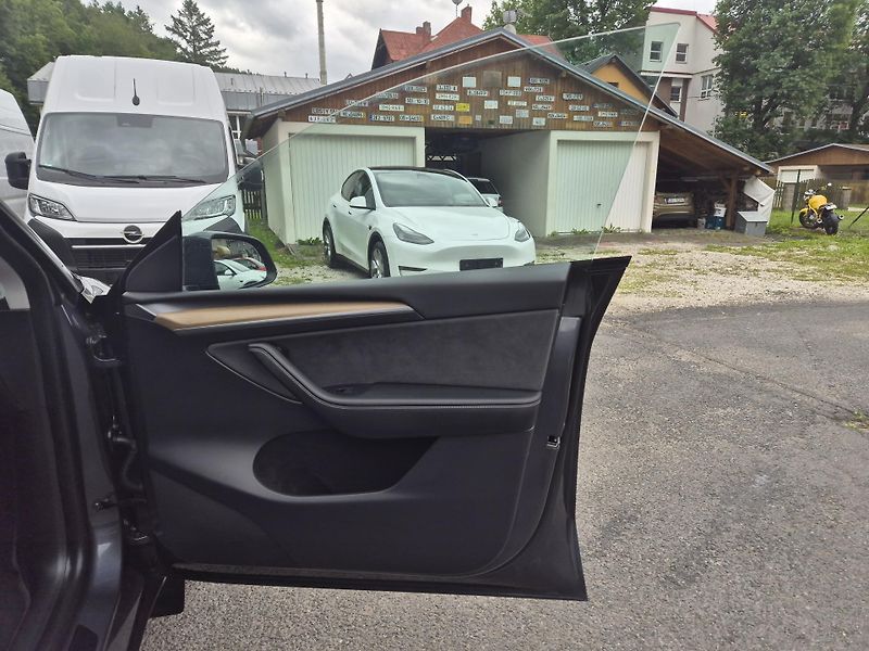 Tesla Model Y LONGE RANGE DUAL MOTOR SOH 87% - fotka 41 z 50