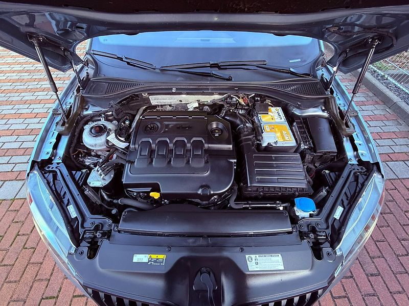 Škoda Superb 2.0 TDi DSG SportLine 4x4, Ser - fotka 34 z 35