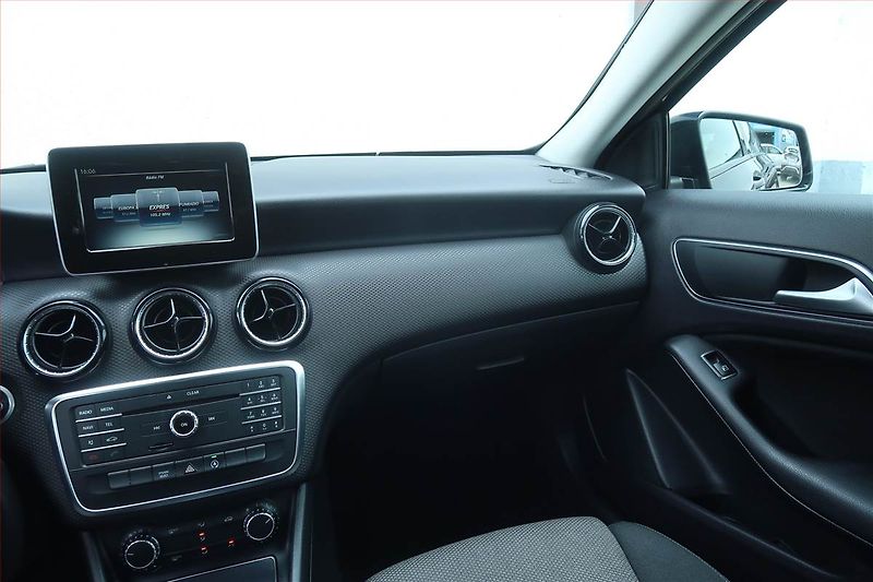 Mercedes-Benz Třídy A (2017) A 200 d, Automat, Navi - fotka 8 z 23