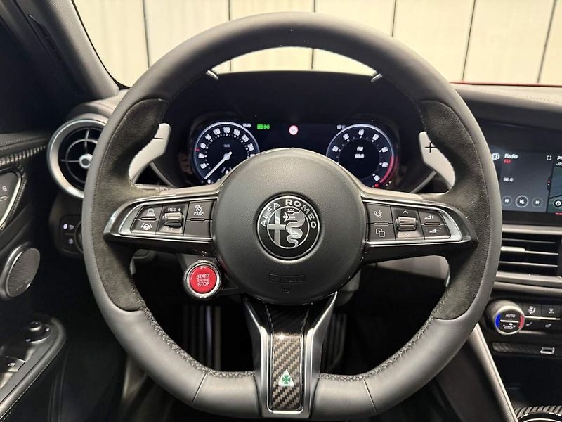 Alfa Romeo Giulia (2026) Quadrifoglio 2.9 V6 BiTurbo 52 - fotka 8 z 26