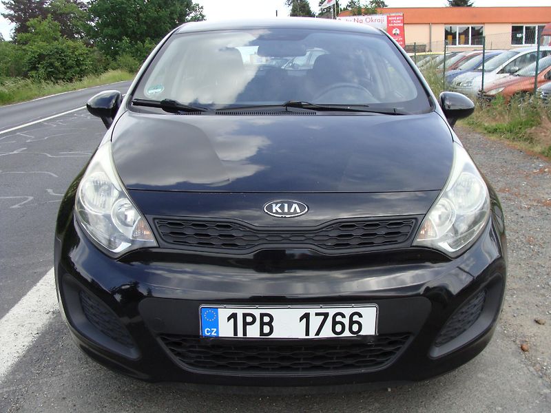 Kia Rio 1.4i, 80 kW, klimatizace - fotka 8 z 23