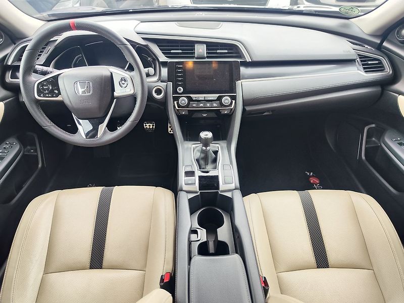 Honda Civic 1.5 i-VTEC/134kW Executive - fotka 13 z 38