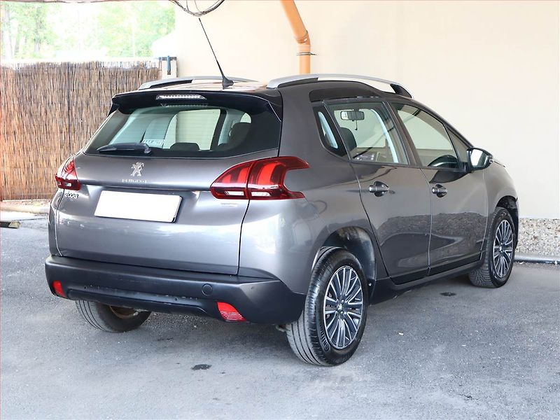 Peugeot 2008 (2017) 1.2 PureTech, Automat, Navi - fotka 5 z 14