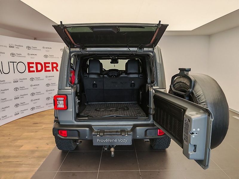 Jeep Wrangler SAHARA 2.0T 4x4 TRAIL RATED - fotka 10 z 40