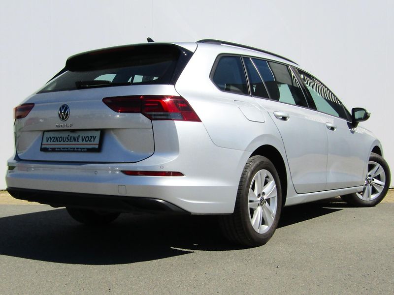 Volkswagen Golf (2022) Variant Life 1,5 TSI - fotka 10 z 29