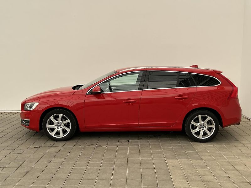 Volvo V60 1.6 T4 Summum - fotka 2 z 26