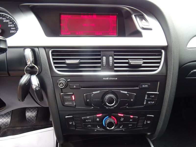 Audi A4 (2012) 2.0TDi,100kW,1maj,S.kniha,ALU - fotka 14 z 20