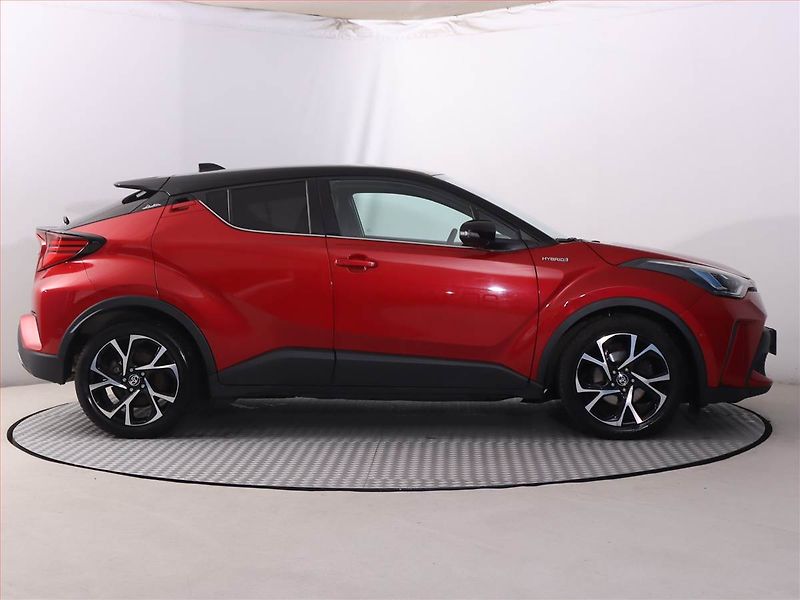 Toyota C-HR (2020) Selection 2.0 Hybrid - fotka 6 z 22