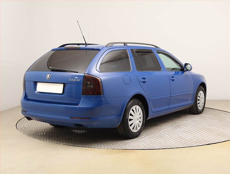 Škoda Octavia (2010) Ambiente 1.6 TDI, po STK - fotka 5 z 19