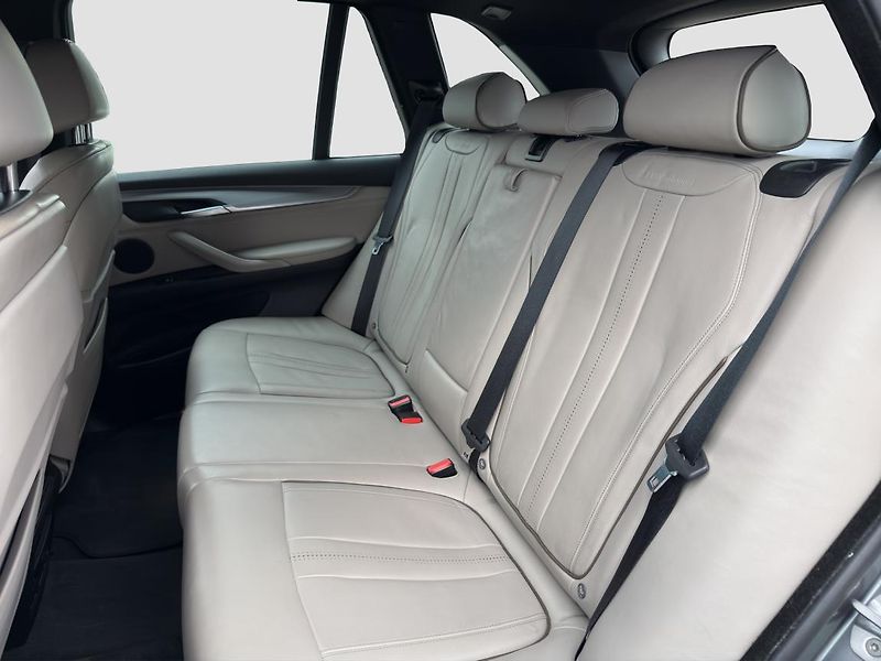 BMW X5 xDrive30d - fotka 16 z 21