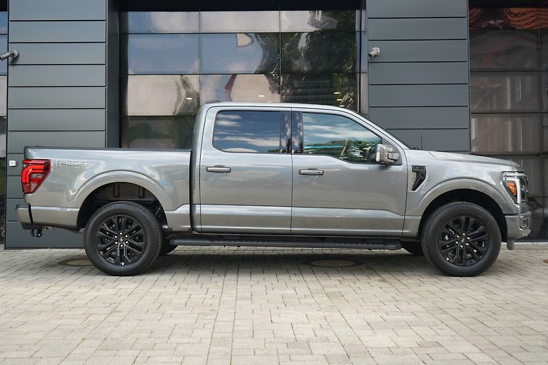 Ford F-150 (2025) Lariat 5,0 298 kW - fotka 6 z 59