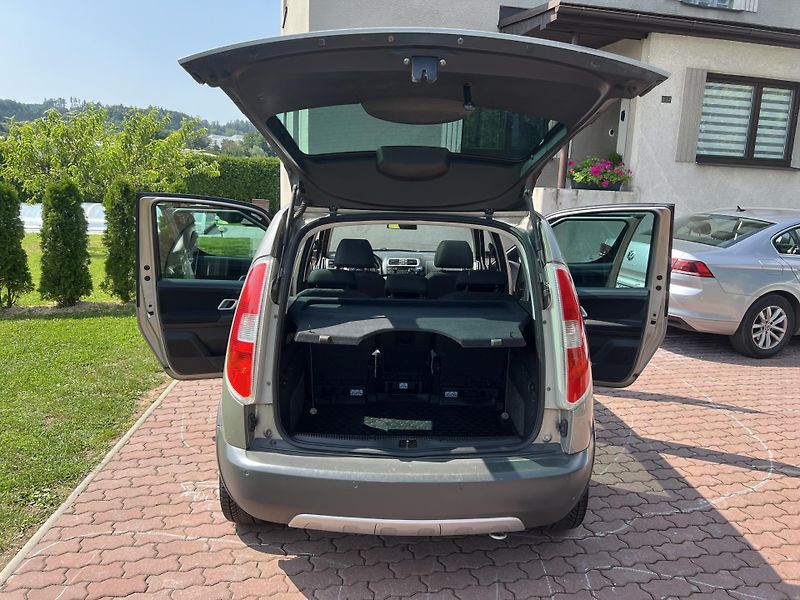 Škoda Roomster 1.9TDI 77KW,SCOUT,DIGI,PANORAM - fotka 28 z 41
