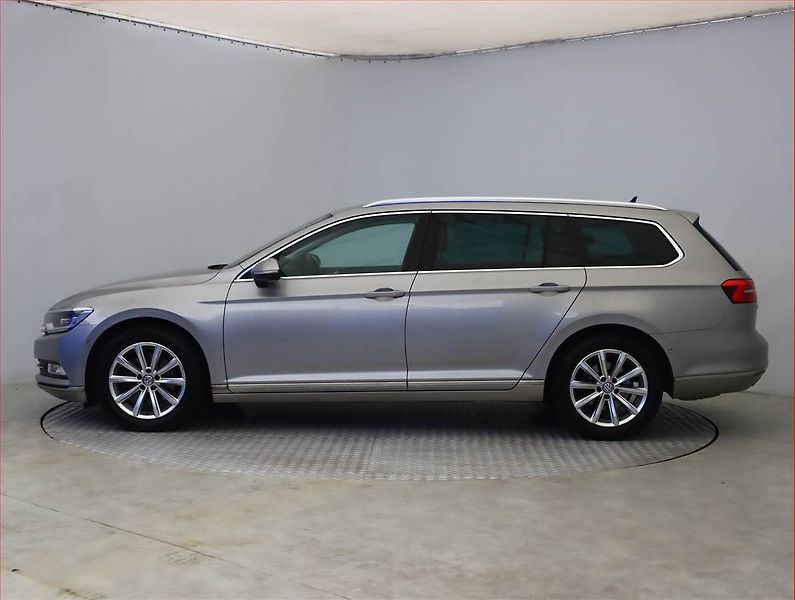 Volkswagen Passat (2016) Highline 2.0 TDI, Automat - fotka 3 z 17