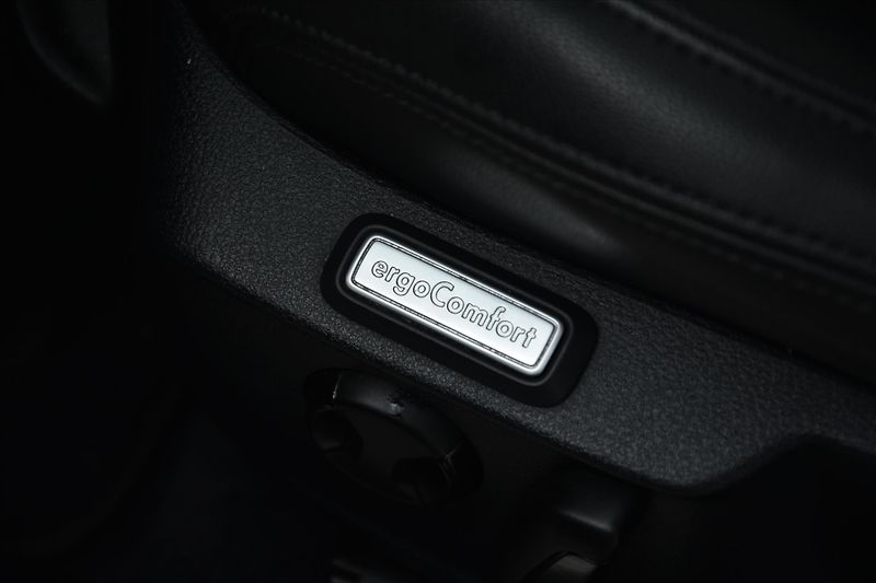 Volkswagen Passat 2.0TDi 110kW DSG LED HIGHLINE - fotka 25 z 27