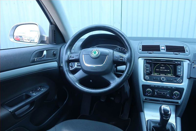 Škoda Octavia (2012) 2.0 TDI, Serv.kniha, Navi - fotka 7 z 19