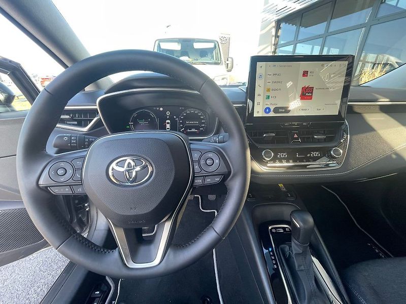 Toyota Corolla 1.8 Hybrid Comfort Tech - fotka 15 z 28