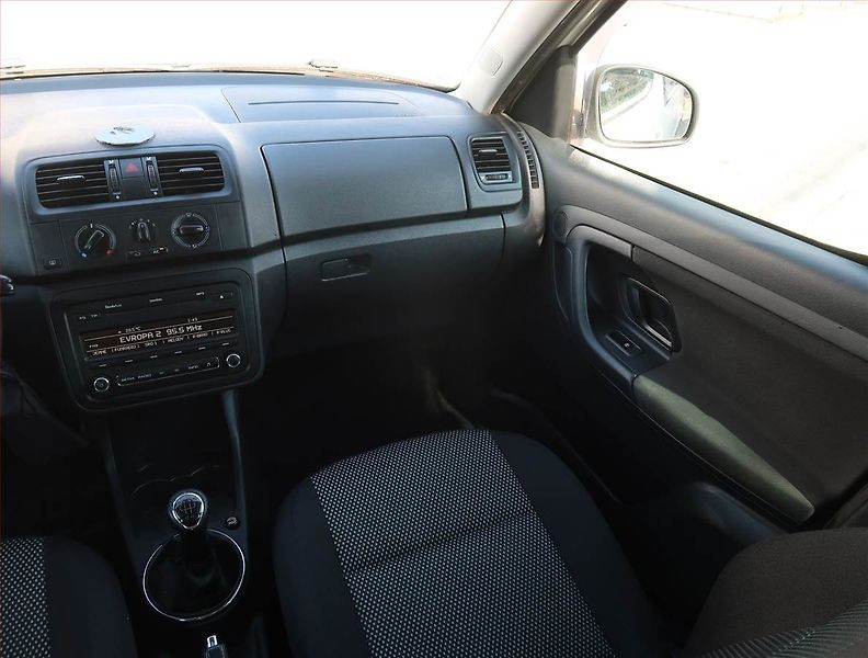 Škoda Roomster (2013) Scout 1.2 TSI, ČR,1.maj - fotka 8 z 18