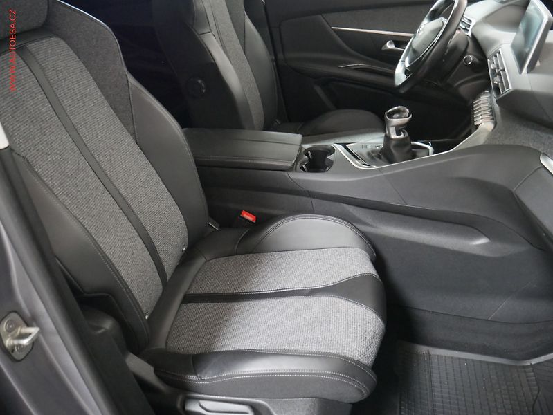 Peugeot 3008 (2018) 1.5 HDi, Allure - fotka 12 z 24