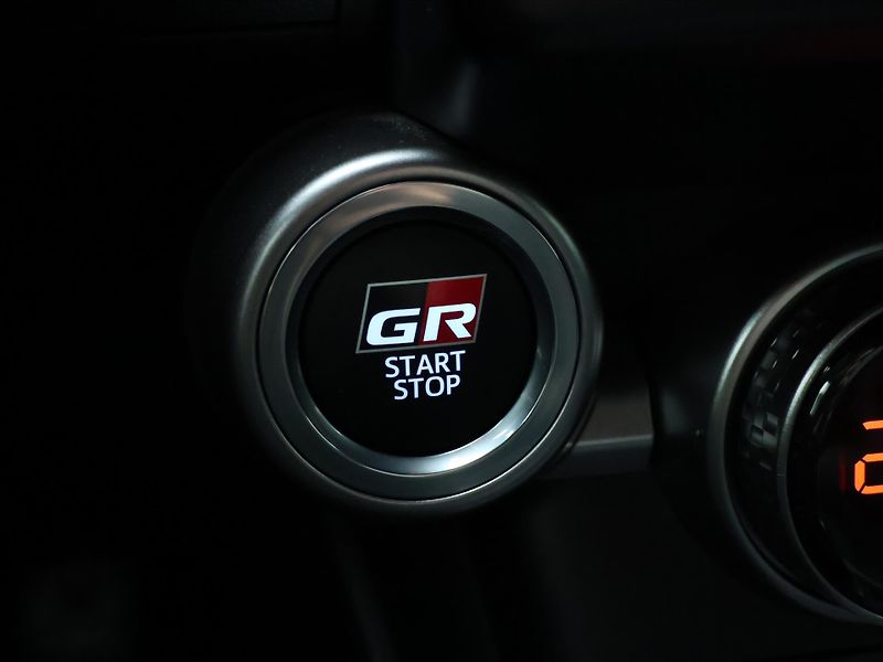 Toyota GR86 2,4 Boxer 172kW Executive DPH - fotka 22 z 38