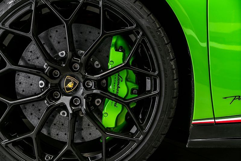 Lamborghini Huracán Performante - fotka 12 z 29