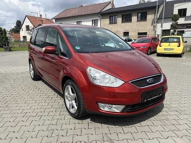 Ford Galaxy 2,0TDCi Ghia 7míst - fotka 2 z 54