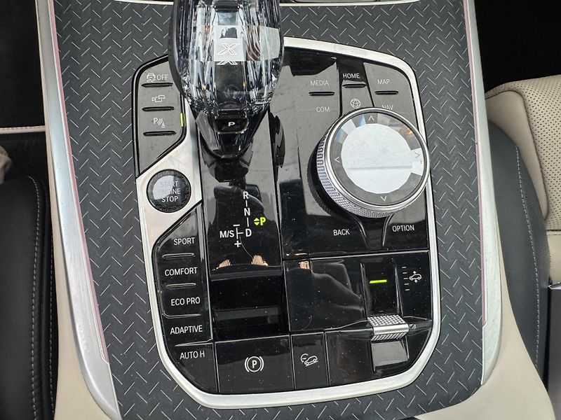 BMW X7 (2022) xDrive 40d M Sports - fotka 34 z 42