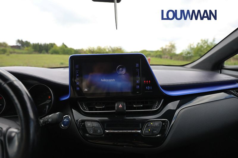 Toyota C-HR Hybrid 1.8 VVT-i Dynamic Comfo - fotka 6 z 25